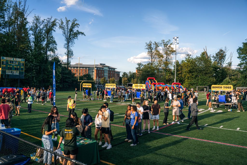 MasonPatriots's tweet image. From IVth Night to GAMEmason, Once Upon a Scream, and so much more — this is what it means to be part of the Mason Nation. ✨

Here’s to an amazing first half of the semester — and even more to come! 🎉 

#MasonNation  #StudentInvolvement