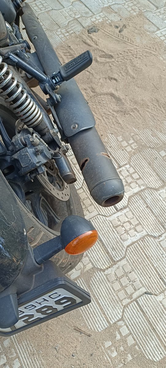 q_loyi's tweet photo. @royalenfield No need buy a @royalenfield premium bike with a poor quality and poor customer service. it's better to buy @tvsmotorcompany xl with a good quality and customer service https://t.co/97OxPXRCO4