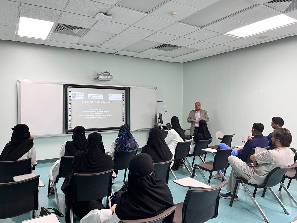 نظّم قسم الأنف والأذن والحنجرة ممثلاً بوحدة زراعة  القوقعة الدورة الـ23 لتشريح العظمة الصدغية وزراعة القوقعة، بمشاركة 15 طبيبًا متدربًا من مختلف مناطق المملكة والبحرين، وتضمّنت تدريبًا عمليًا على المهارات الجراحية في جراحات الأذن وزراعة القوقعة،ك. 

#مستشفى_الملك_فهد_الجامعي