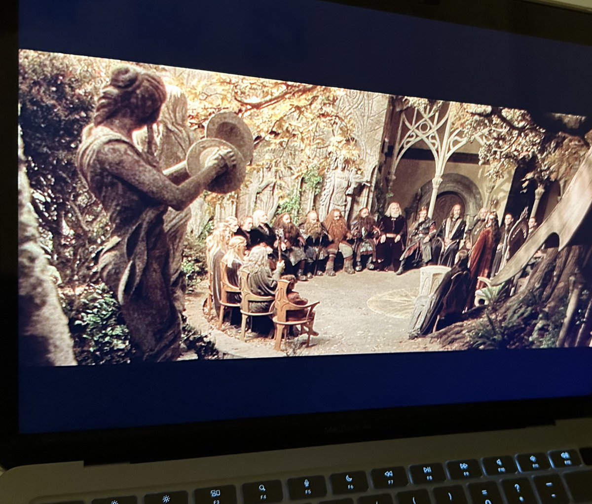 Oha Netflix yüzüklerin efendisini eklemiş çok iyi yaaa 😍😍