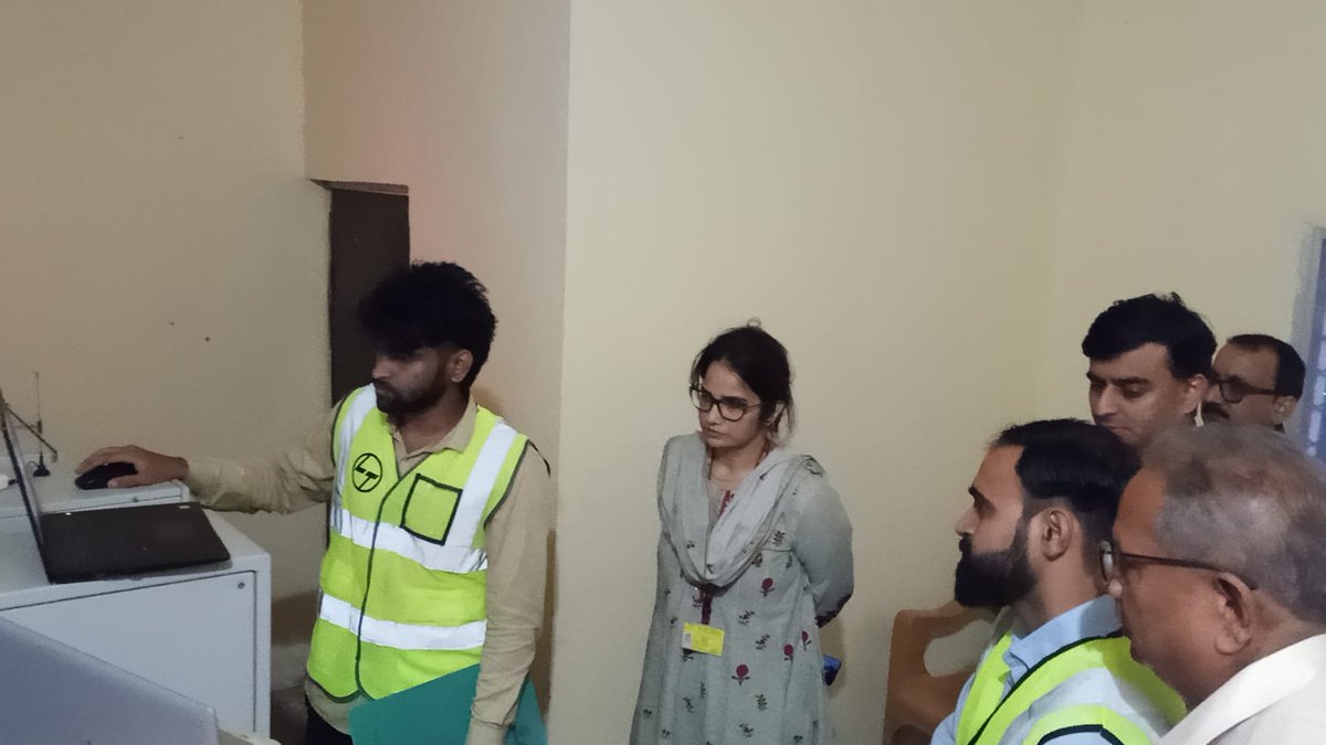 PROJSChhatarpur's tweet photo. जल जीवन मिशन केवल एक योजना नहीं, बल्कि यह ग्रामीण भारत की जीवनरेखा है : संयुक्त सचिव भारत सरकार @MeenaIAS

जल सहेलियों द्वारा किए जा रहे जल कर संग्रहण कार्य की सराहना की

गुणवत्ता, पारदर्शिता एवं जनसंतुष्टि को सर्वोच्च प्राथमिकता देने के निर्देश

@JansamparkMP 
@DoWRRDGR_MoJS https://t.co/5eFiKnrklE