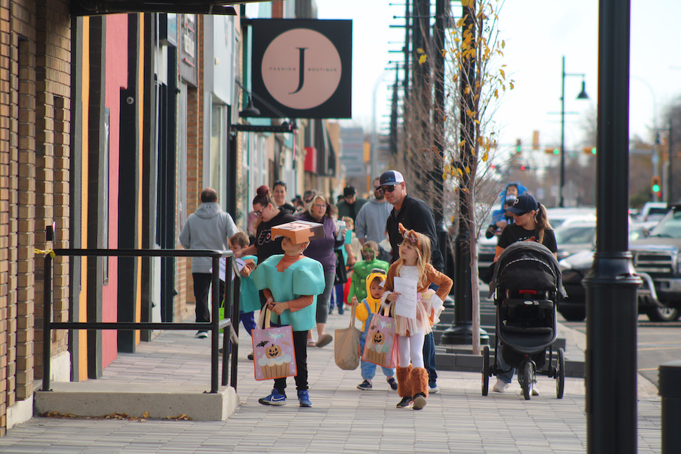 Tricks, treats, and togetherness return downtown
#TrickorTreat #EstevanDownTown #DowntTownBusinesses 

discoverestevan.com/articles/trick…