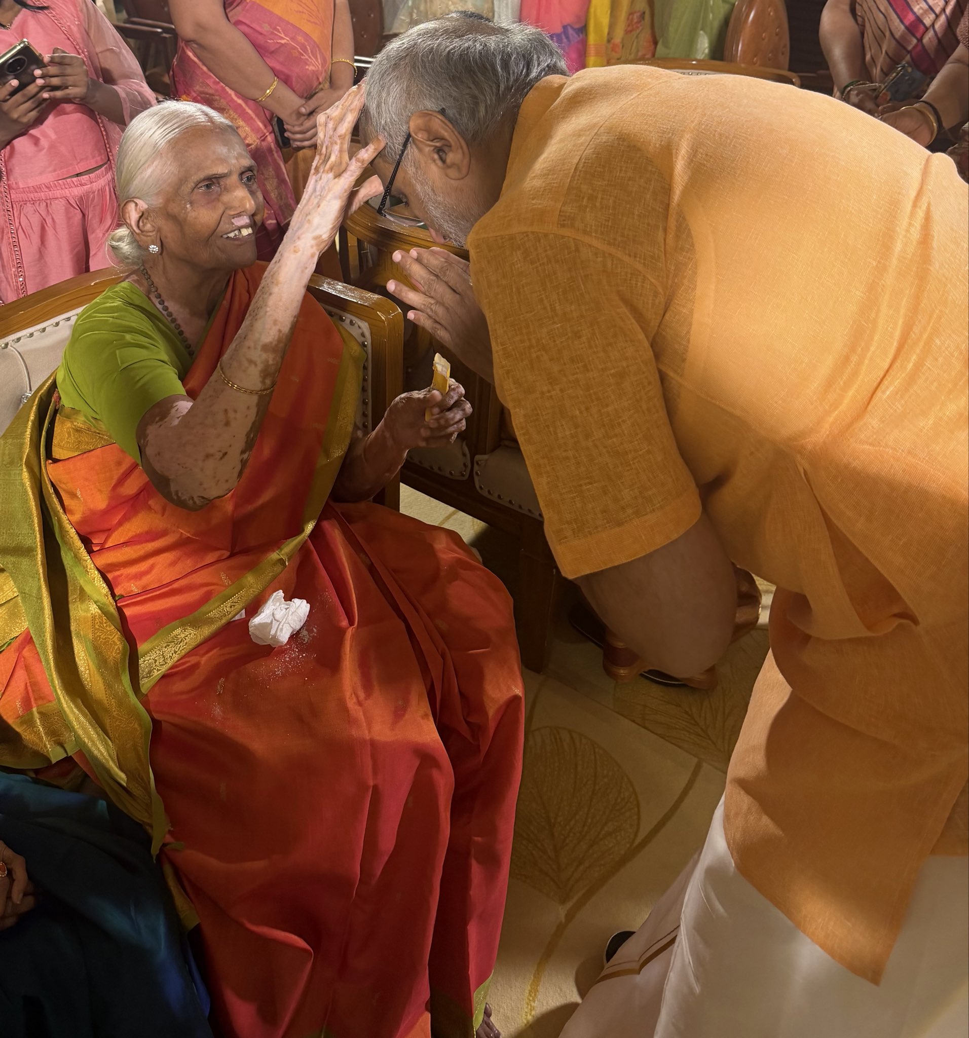 G4XgHB8XYAAP35z (1912×2048)