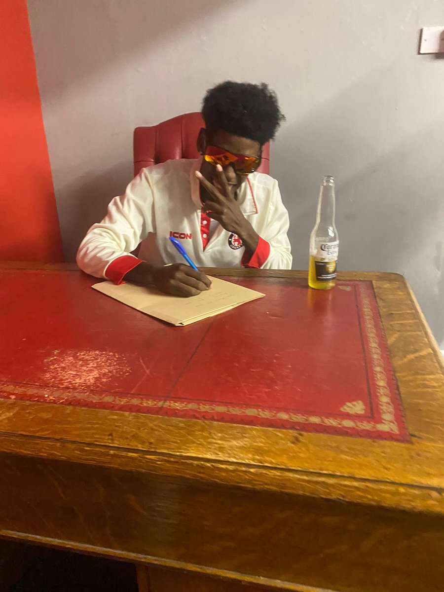 University of Hawaii's Keoni Thiim vs Professional Libero Gage Worsley, image size:900x1200