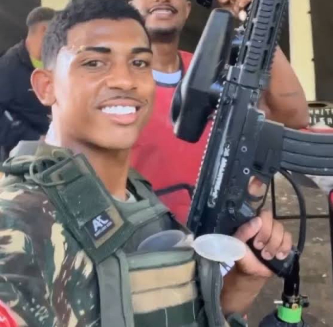 Só um homem pode salvar o Rio de Janeiro