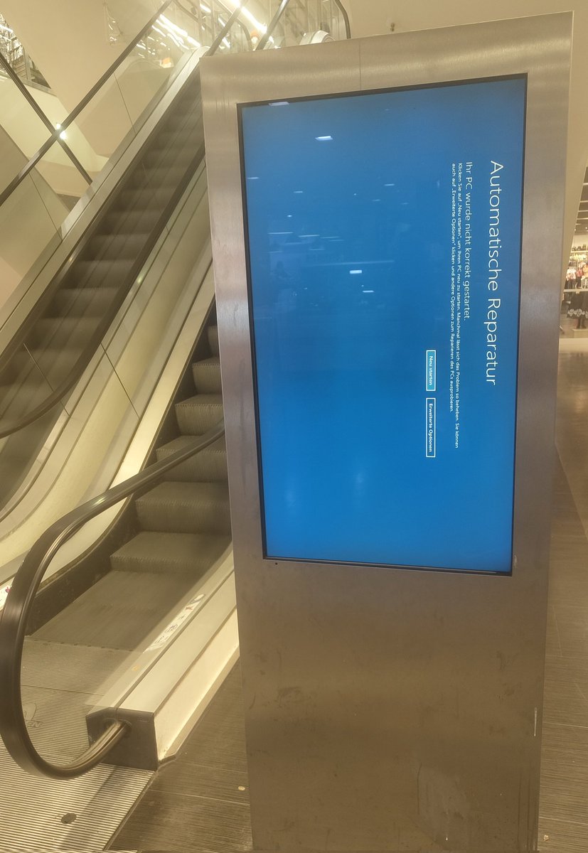Nobody:

Nerds (this time Me) in the wild: oh look, a blue screen. Me so sorry 🙂‍↕️