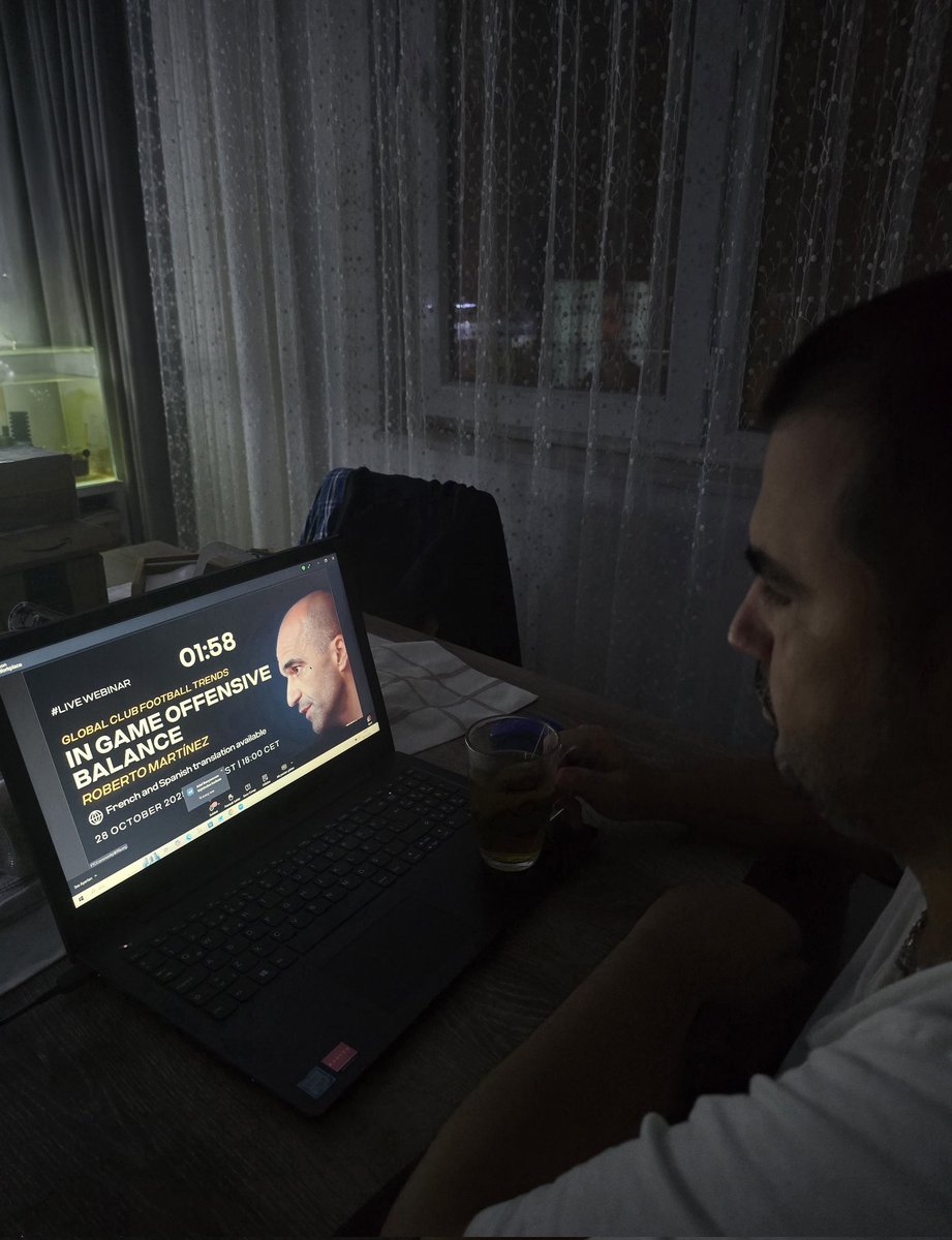 EnginErdem07's tweet image. FIFA’nın düzenlediği, Portekiz Milli Takım TD Roberto Martinez tarafından gerçekleştirilen “HÜCUMDA DENGE , ALAN YARATMA ,ZAMANLAMA VE SAYI” konulu seminere katılarak uluslararası futbol eğitimlerimi sürdürdüm. ⚽🌍

⤴️Türkiye’de az bilinen ve pek uygulanmayan önemli bir konu ❗️