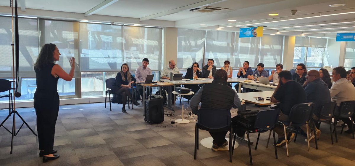 CTMIN_Chile's tweet image. Natalia Morales, en representación de @CCMineras , expuso sobre los cambios tecnológicos en la minería y su impacto en las personas, destacando la importancia de una transición justa.

#CCMELEVA #Minería #TransiciónJusta #CambioTecnológico