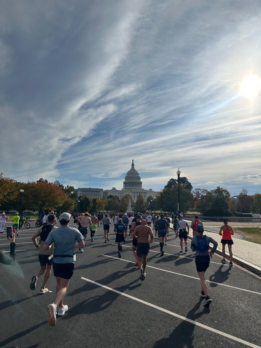 TheRiot1906's tweet photo. Such an amazing weekend!  Thank you to the @Marine_Marathon  2025 and of course the thousands of Marines and volunteers in support. 4:03:06. A PR by 24 minutes!  Praise God.  Louisiana Marathon in January here I come. https://t.co/hL3LgTYhay