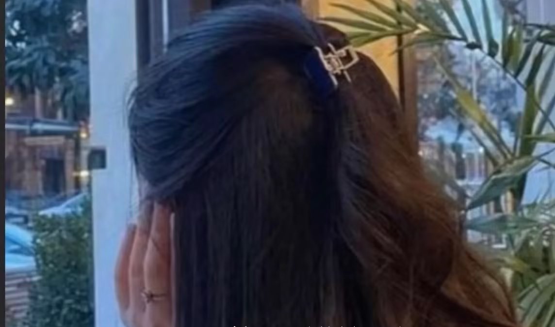 أمس لــي معه سواليف ومزوح 
           واليوم ماڪن الهوى قــد جمعنا  ᷂