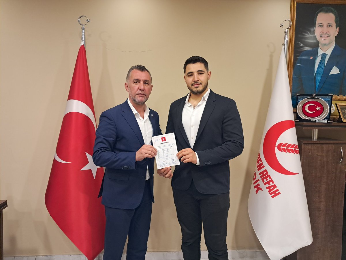 Yeniden Refah Pendik İlçe Teşkilatı Olarak Başkanımız Sn.Fatih Yavaş'ın Riyasetinde, İl Yönetim KuruluÜyemiz sn.Fatih Gödek in katılımıyla Yönetim Toplantımızı gerçekleştirdik.
Sn.Bünyamin Güvendik in üyeliğini gerçekleştirdik.Hayırlı olsun !