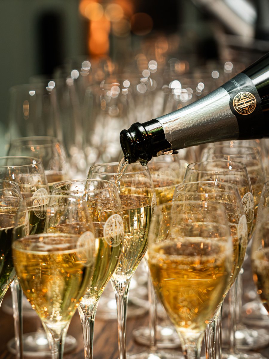 Barnaclelpool's tweet image. Making plans? Let us help you set the scene 🌸✨

Pre-order fresh flowers from Liverpool Flower Yard and two glasses of Henners sparkling wine... Waiting for you on arrival 🥂

The perfect little surprise ⚓

Book: bit.ly/460uMQu

#liverpoolfood #birthday #anniversary