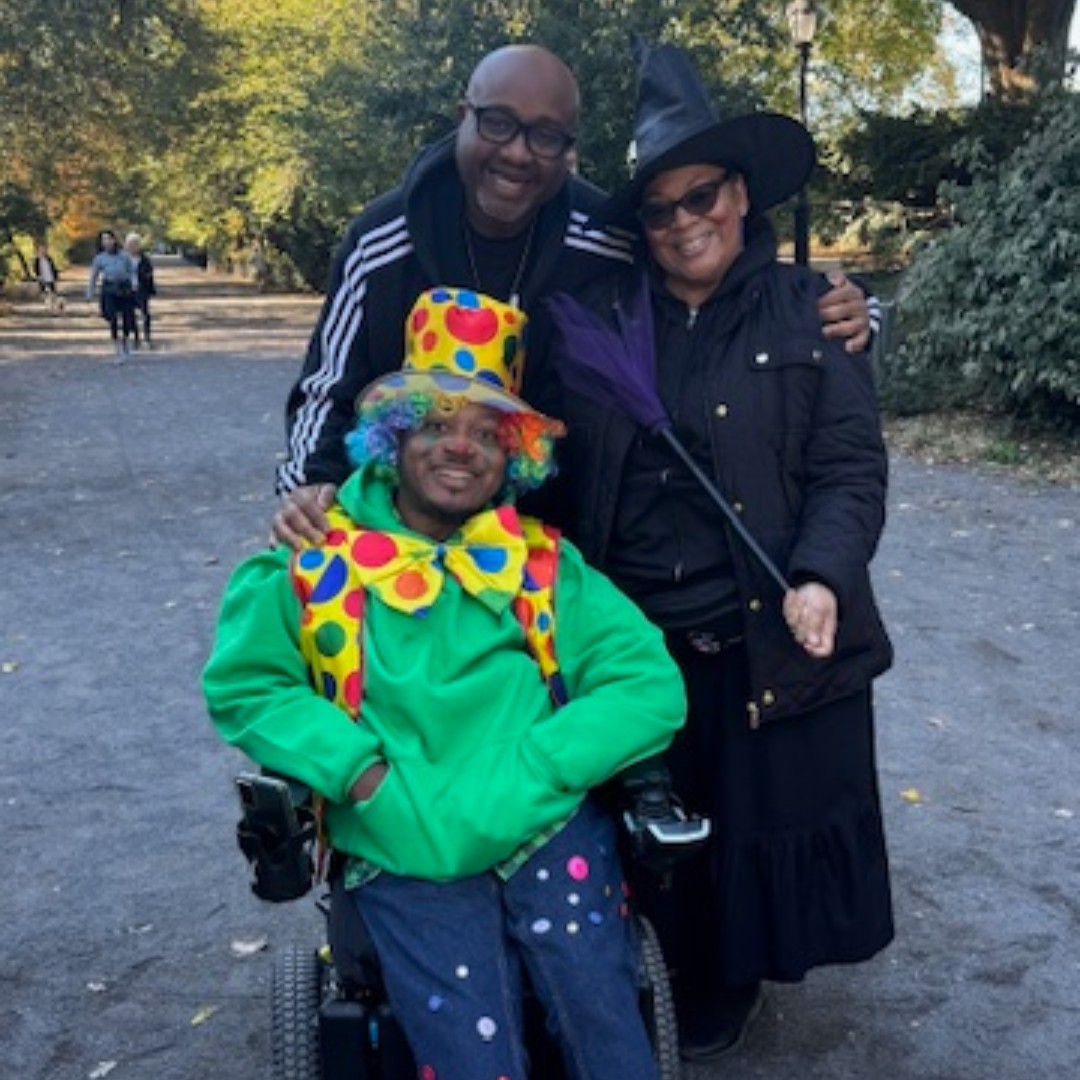 achillesintl's tweet image. #TransformationTuesday never looked so spooky! Our @AchillesNYC Achilles Kids traded their sneakers for Halloween spirit at this weekend’s adaptive running workout and transformed into ghosts, ghouls, and superheroes on the run! #GoAchilles