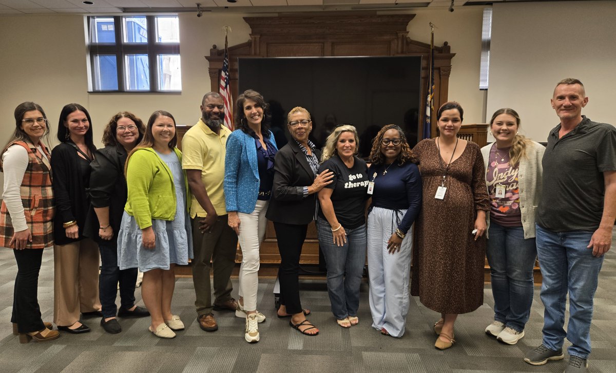 kentuckycourts's tweet image. 🌟Specialty Courts staff from Regions 8 and 10 came together for a regional meeting featuring a guest speaker from Grin Grant, Inc. #TreatmentCourts #StateCourts #Community