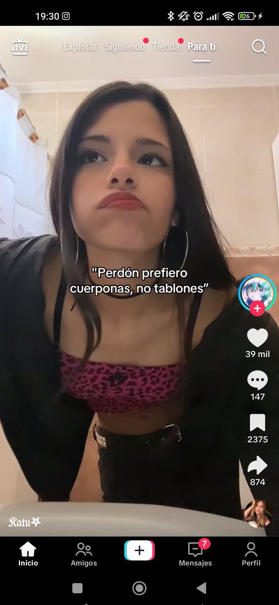 Me tienen hasta el coño las flacas de mierda queriendo llamar la atención, josefina en tu puta vida te han dicho eso, callate la boca
