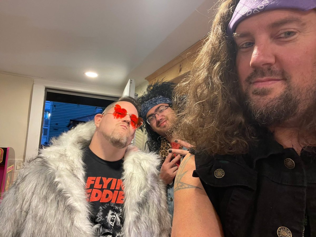 dangerzoneatth1's tweet image. @Steel_Panther  at @CasinoBallroom  was a movie sat night #steelpanther #chromecougar #communityproperty