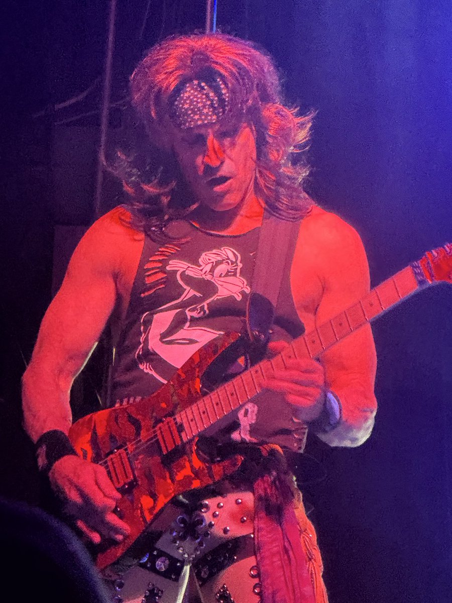 dangerzoneatth1's tweet image. @Steel_Panther  at @CasinoBallroom  was a movie sat night #steelpanther #chromecougar #communityproperty