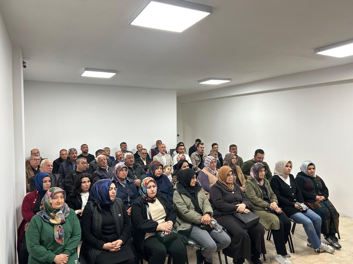 📍 Gülşehir İlçe Başkanlığı

İl Genel Meclis Üyemiz Kürşat Koç, ilçe koordinatörlerimiz Selman Kuzay ve Memduh Toksever’in katılımlarıyla İlçe Danışma Meclisi toplantımızı gerçekleştirdik.
Toplantımızın ilçemiz ve tüm hemşehrilerimiz için hayırlara vesile olmasını