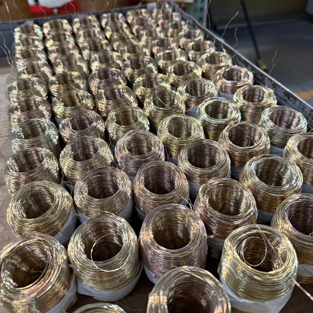 SunsetWire's tweet image. 🧵 Handi-Can Wire 🧵

What you see here is the wire inside our Handi-Can packaging. A compact 2½” coil designed for convenience. ✔️

Explore more wire solutions with Sunset Wire: hubs.la/Q03L1Vhl0

#HandiCanWire #WireSolutions #SunsetWire #WireMadeEasy #EfficientSolutions