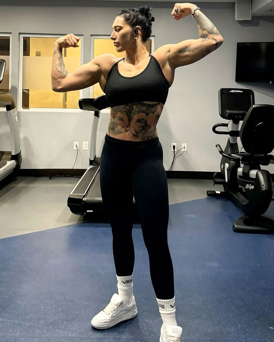 LukeMeterko's tweet photo. @MamiMadeMeDoIt @RheaRipley_WWE #MuscleMami 💪 https://t.co/SrMIkVI3Ma