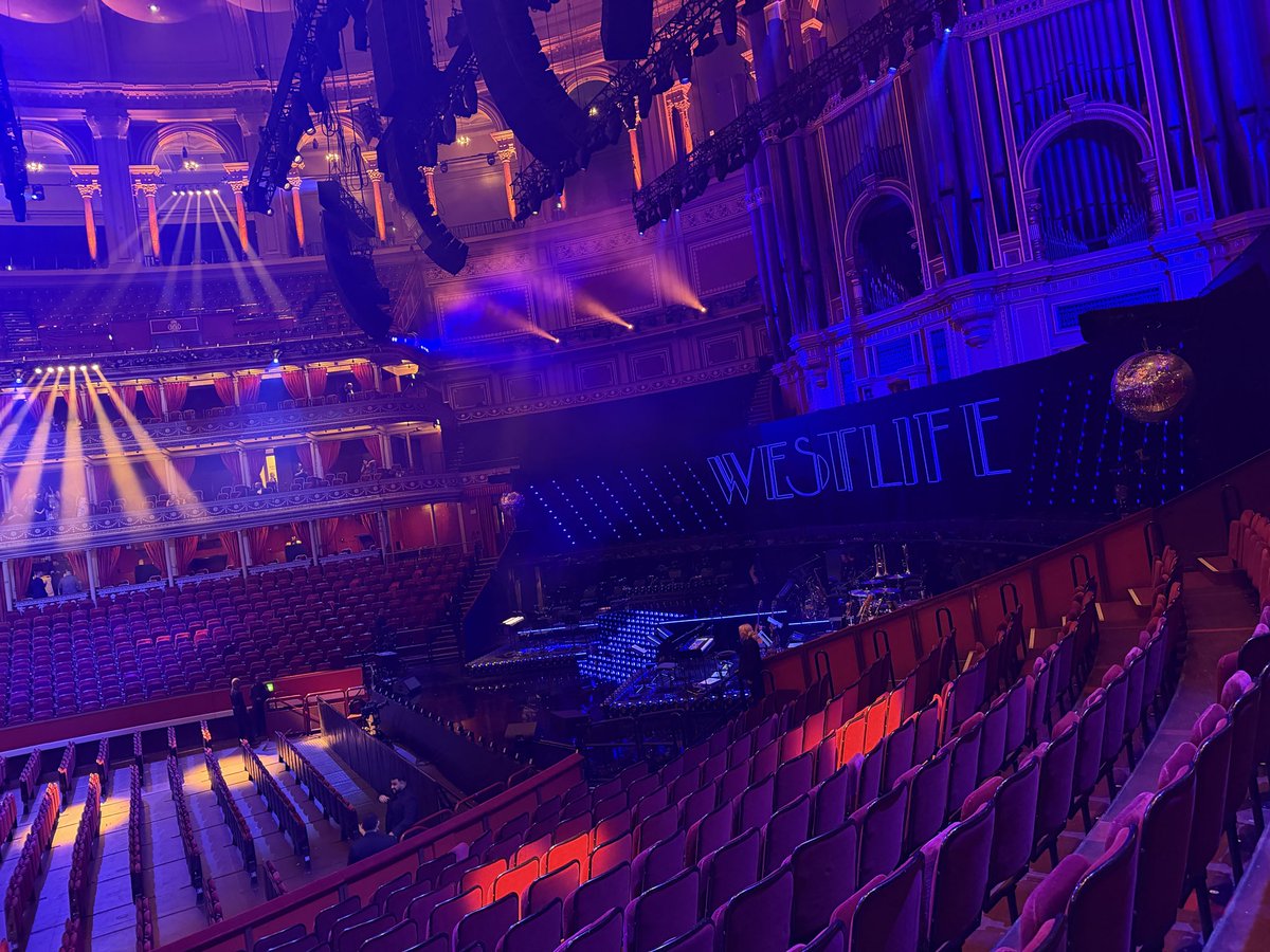 lynsaydx's tweet photo. Night two ☺️ https://t.co/OCbdo53JlG