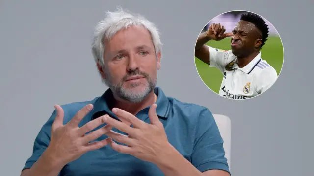 LuisOmarTapia's tweet photo. 🇪🇸

Santi Cañizares sobre Vini Jr.🇧🇷:

🗣️ "El Madrid es un club muy inteligente para eso, no va a devaluar ni castigar al jugador porque quiere que mantenga su valor. Porque ahora mismo te está quitando más de lo que te está dando".

🗣️ "Vinicius tiene un comportamiento muy conflictivo desde hace mucho tiempo y el problema es que como ese comportamiento no le repercutía al Real Madrid, le ha sobreprotegido y ha creado un jugador mimado y con privilegios".

🗣️ "El club cometió un error gravísimo con lo del Balón de Oro. A partir de ahí entra en declive futbolístico. Es absolutamente narcisista, No hay ningún jugador que esté por encima de la grandeza de Real Madrid o Barcelona".