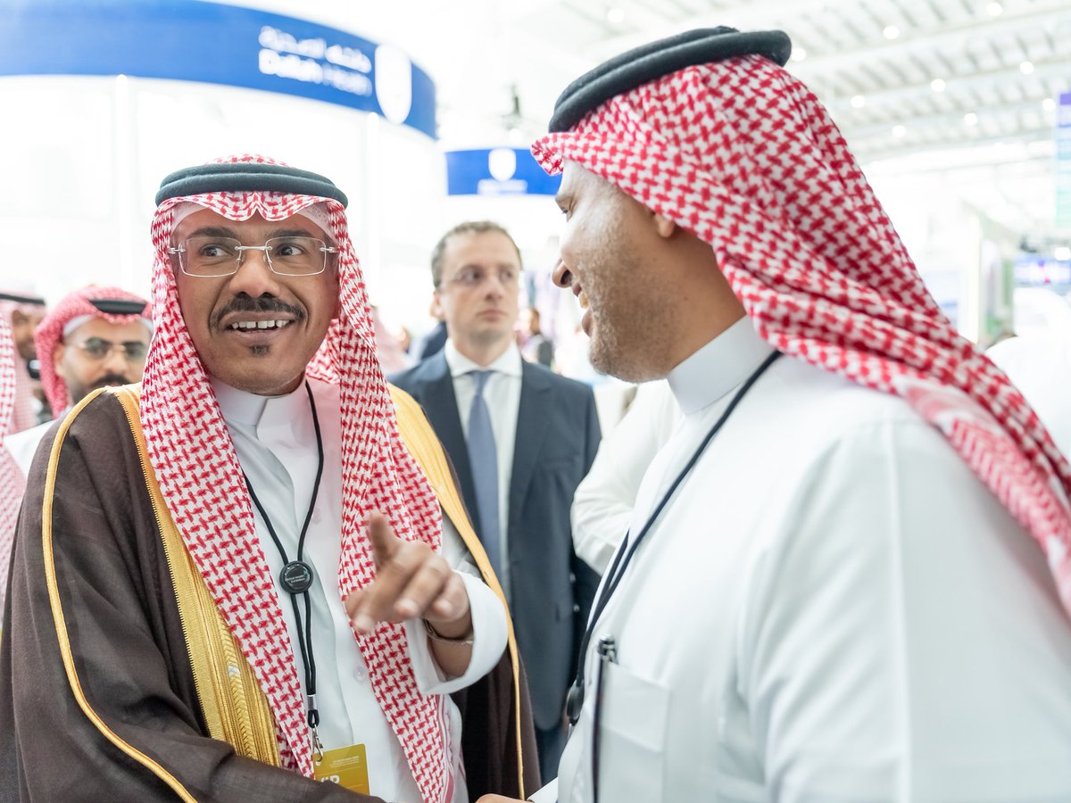 twareat's tweet photo. في اليوم الأول من معرض وزارة الصحة، تشرفنا بزيارة سعادة الدكتور محمد بن خالد العبد العالي، مساعد وزير الصحة والمتحدث الرسمي لوزارة الصحة، لجناح طوارئيات.
نفخر بهذا اللقاء الذي يعكس دعم القيادة الصحية لمقدمي الخدمات الطبية وجهودهم في الميدان https://t.co/sI6zIySO7I