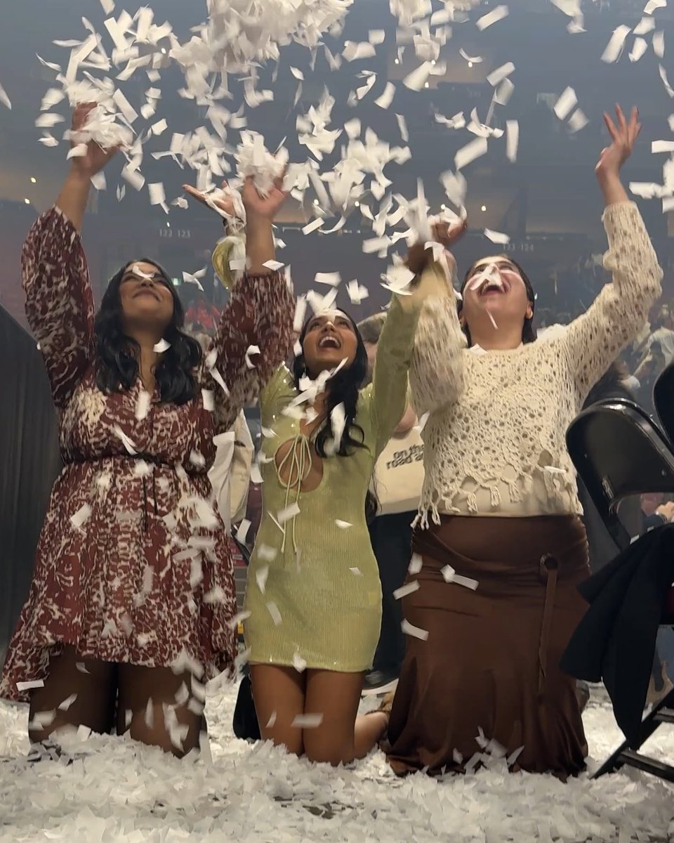 sofiiaa_habiib's tweet image. trying to wrap up how special and amazing these shows were is so tough!! i had the absolute time of my life with my favorite people and miss it sooo much😭 i love you forever &amp;amp; always @ShawnMendes 🤍🫂 #ShawnOnTheRoadAgain