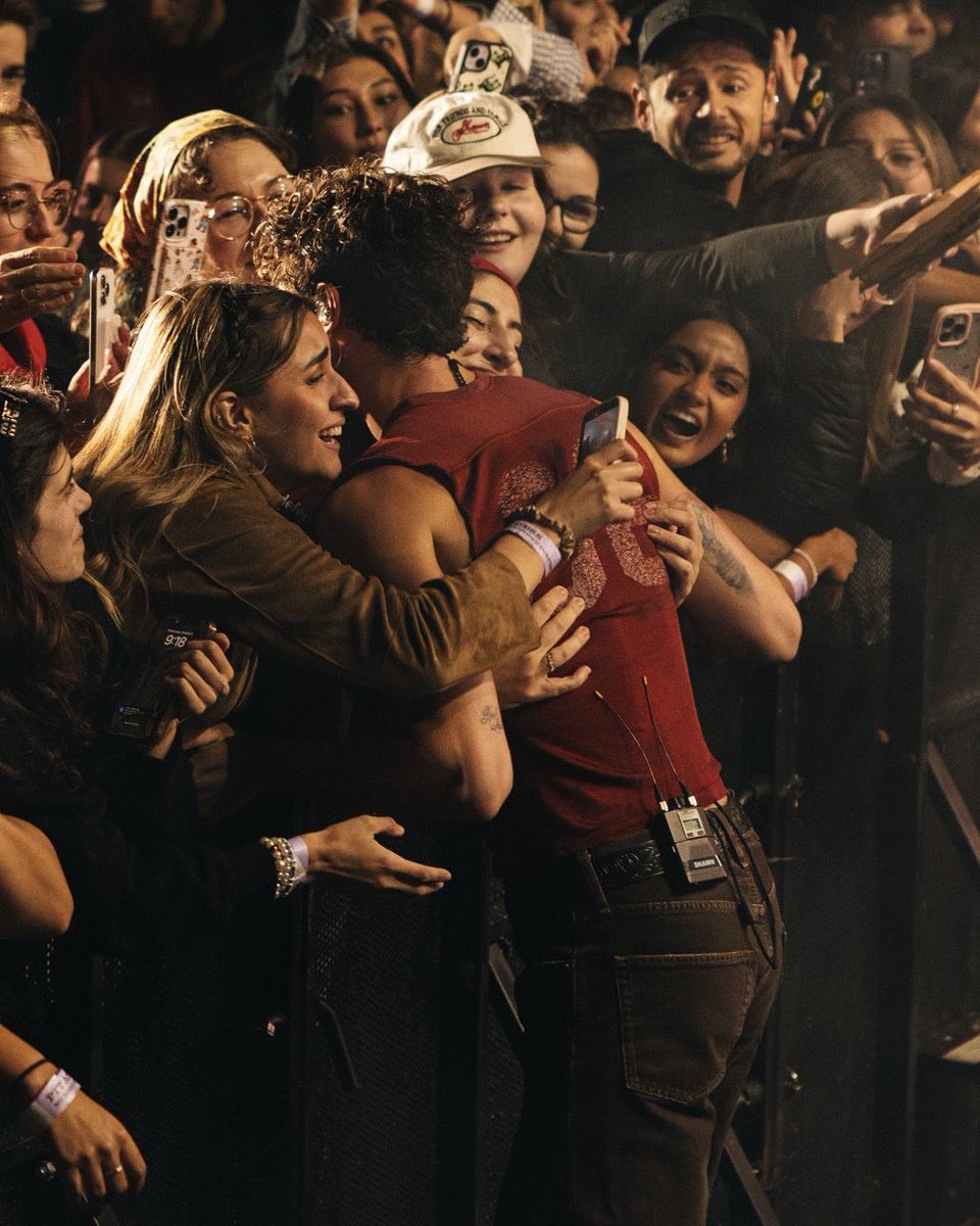 sofiiaa_habiib's tweet image. trying to wrap up how special and amazing these shows were is so tough!! i had the absolute time of my life with my favorite people and miss it sooo much😭 i love you forever &amp;amp; always @ShawnMendes 🤍🫂 #ShawnOnTheRoadAgain