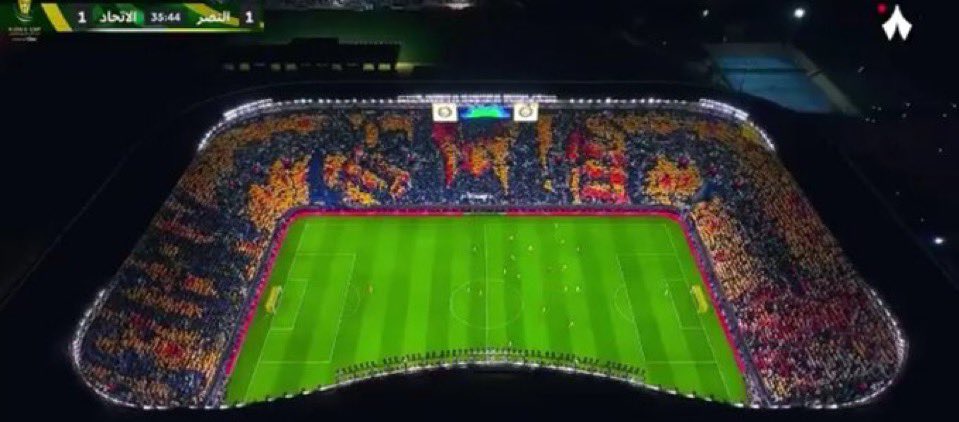 احد يفهمنا وش مكتوب بالتيفو
يا ناس ورب الكعبه ما لهم فالشغله 🤣
#النصر_الاتحاد