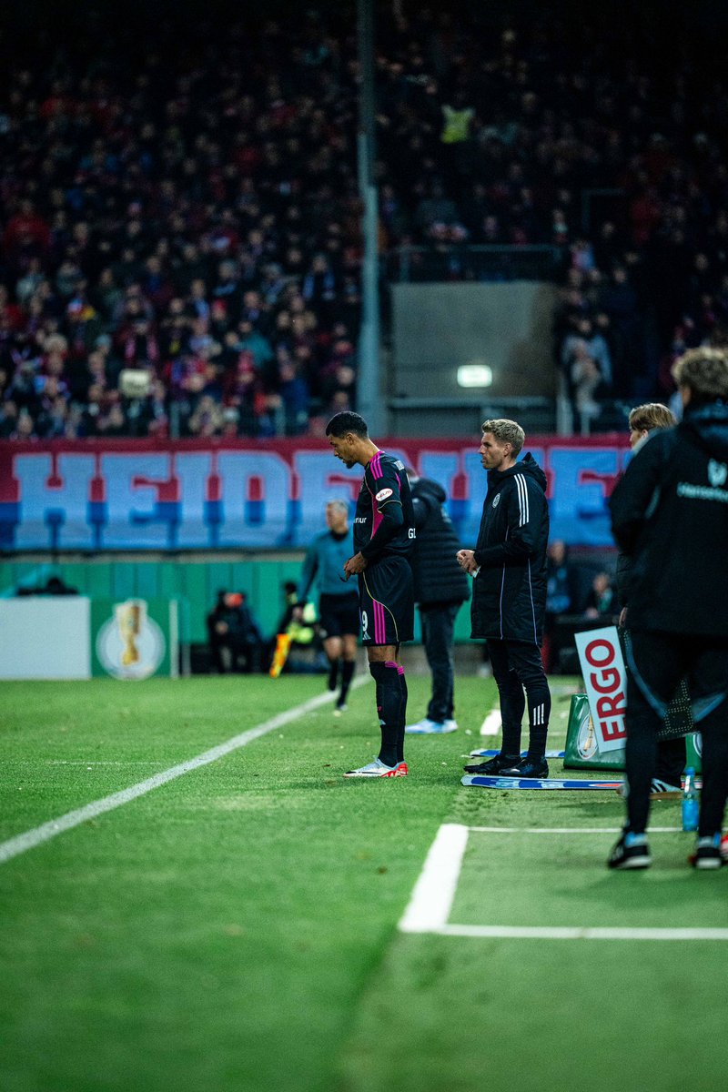 HSV's tweet photo. RG9 und Manu #Pherai sind jetzt dabei. In der Halbzeit kam bereits Jonas #Meffert. Auf geht's, Männer!
#nurderHSV #FCHHSV https://t.co/KNcfGJZjKJ
