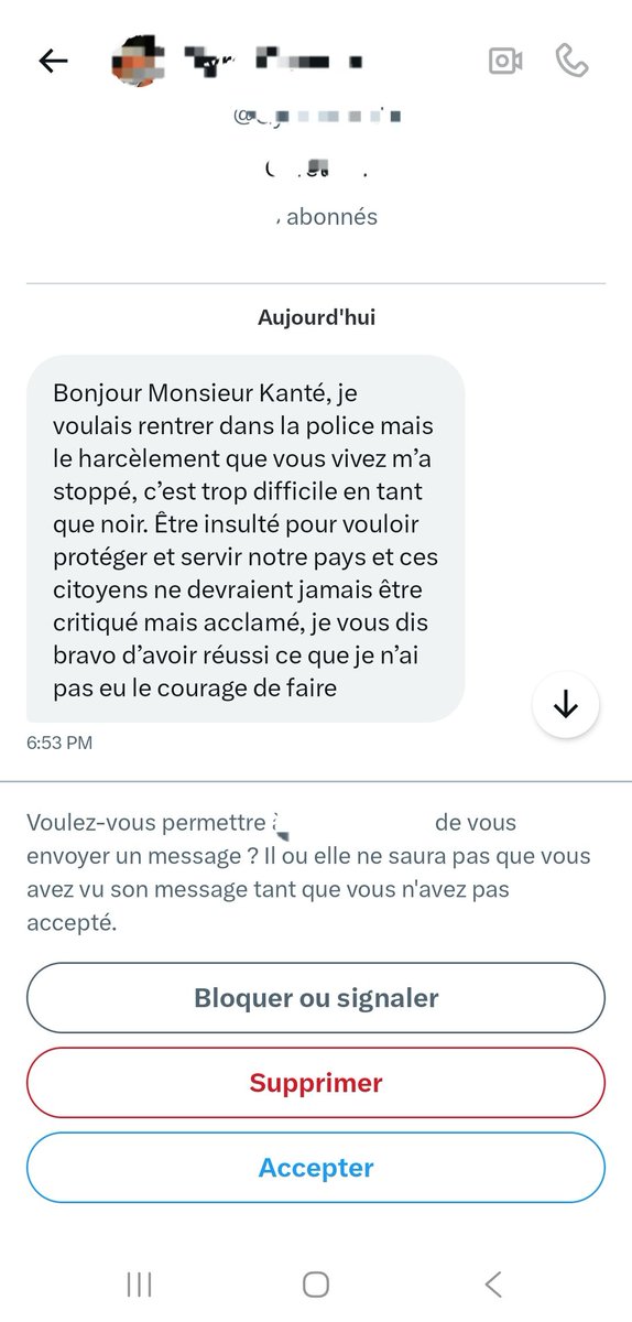 Je reçois parfois ce genre de message et il me touche profondément.
C’est aussi pour ça que je me bats : pour que certains ne baissent pas les bras, ne se laissent pas abattre par les mots ou les regards.

Oui, les haters parlent fort… mais le soutien, lui, est bien plus grand