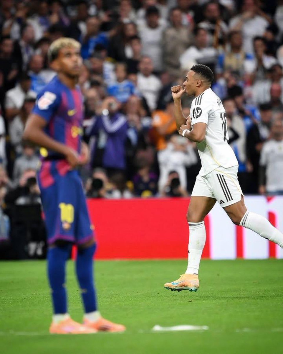 a_derll's tweet image. BREAKING🚨: Kylian Mbappe win Laliga player of the month again 👑!