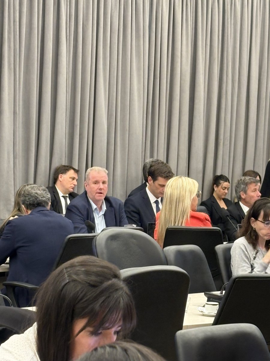 Escuchando a la ministra <a href="/PatoBullrich/">Patricia Bullrich</a> en la presentación del Presupuesto 2026 ante la Cámara de Diputados.
El mensaje es claro: orden, seguridad y justicia.
Porque en la Argentina de hoy, el que las hace, las paga.