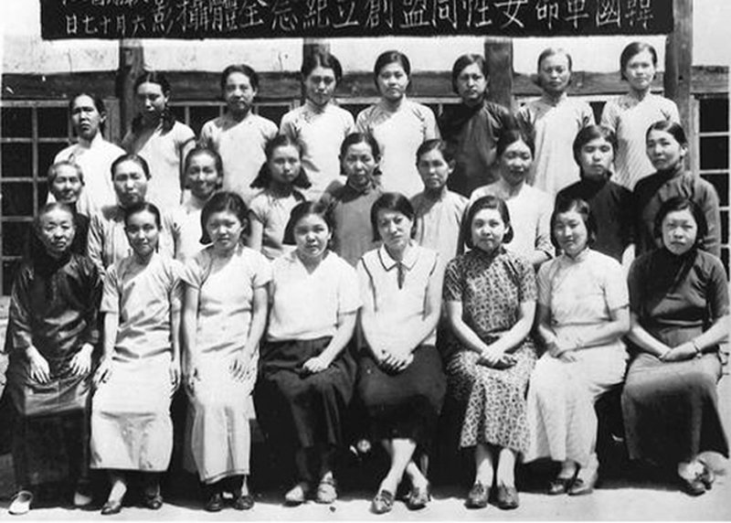 AALOY123's tweet photo. @kangminlee This is what the real face of Korean people looks like before plastic surgery.. https://t.co/5hhEj7MG7P