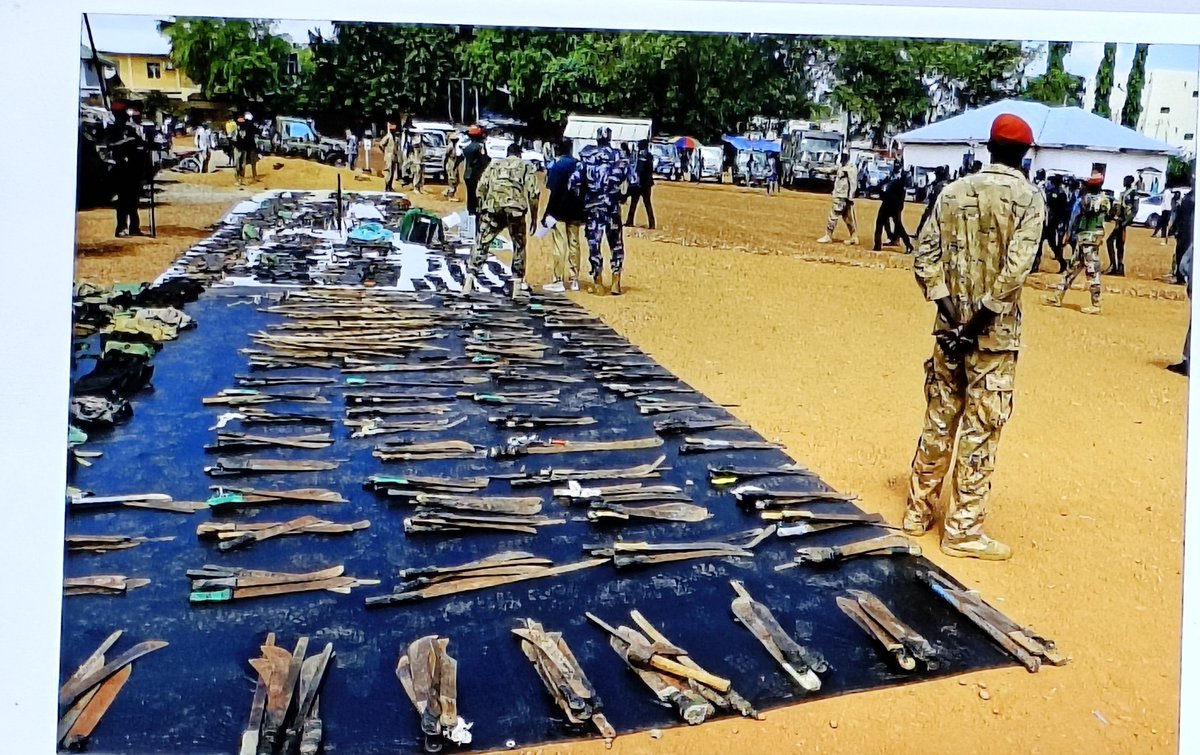SAMIRBOL's tweet image. Joint forces of SSPDF, SSPS &amp;amp; NSS-ISB today displayed weapons seized in Juba’s disarmament campaign. CDF Gen. Paul Nang Majok praised the operation &amp;amp; warned against the Red Belt Movement—now declared a rebel group for threatening national security. #Juba #SSPDF #Security