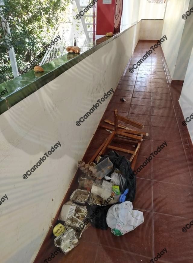 Alcohol y destrozos.

Así actuaban los marroquíes mayores de 20 años en uno de los centros de MENAs (hotel) gestionado por la ONG Respuesta Social Siglo XXI, bajo la responsabilidad política del PSOE y Podemos.

Hoy el PP y CC siguen colaborando con lo mismo.