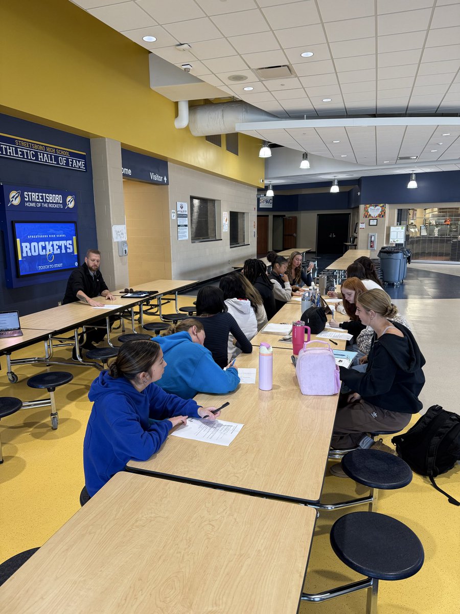 Our Principal Student Advisory Committee worked with our food services and discussed what we can add to our lunch! Next up possible tastings for new choices. #studentvoice #goRockets #theBork