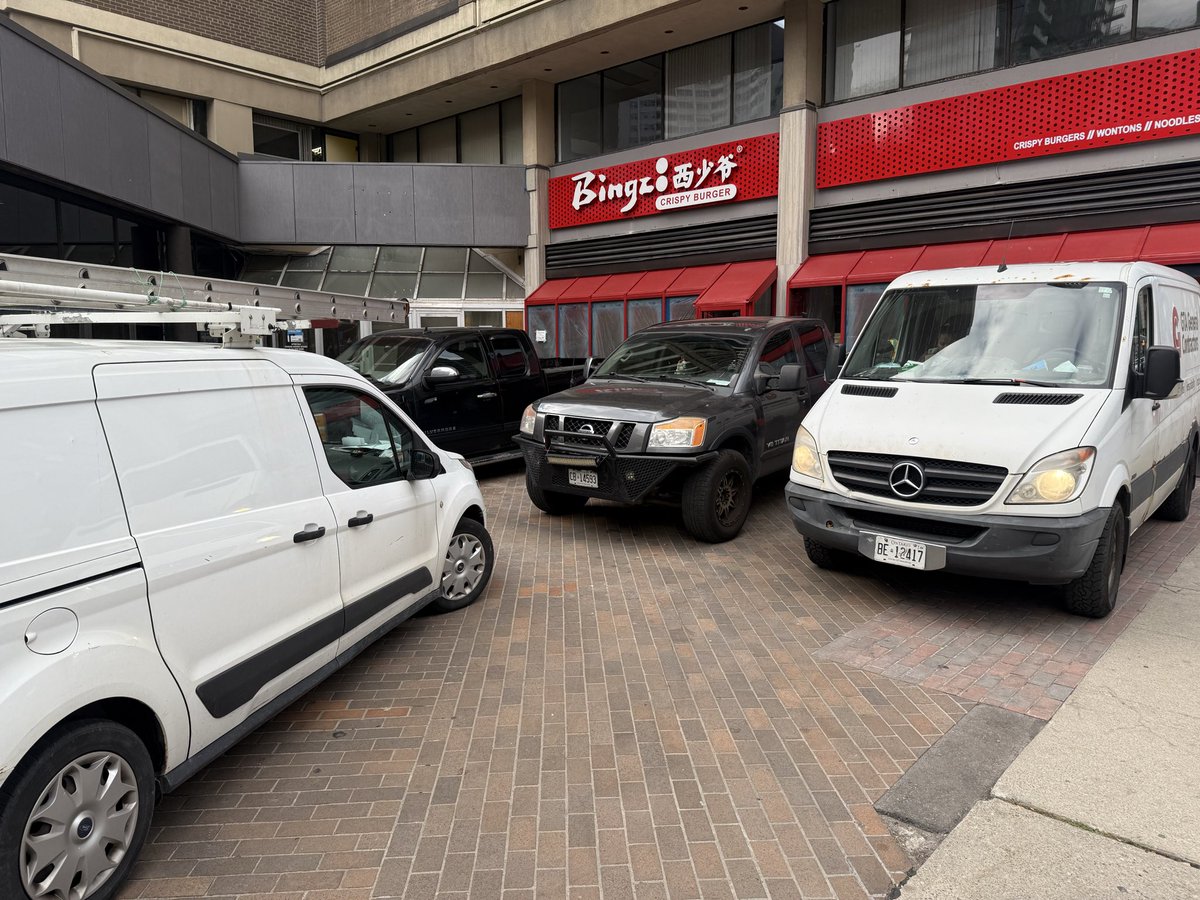 eckocak's tweet photo. @TorontoCouncil hello, do we have a new Car Park at Yonge and Charles ?? https://t.co/fPOzAyl8Pi