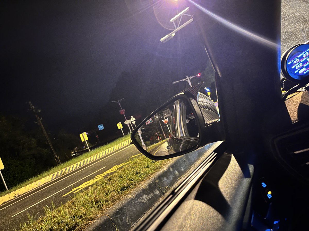 Ansel020819's tweet photo. 我們都在趕路 卻忘了抬頭看看路邊的光。
旅程的價值不在終點 而在那些擦肩而過 
卻曾溫柔觸動心的風景。 https://t.co/U05j5FkLpz