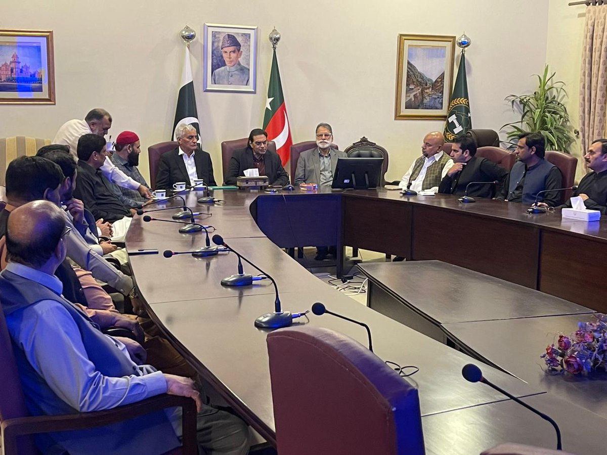 سیکرٹری جنرل پاکستان تحریک انصاف سلمان اکرم راجہ ،صدر پاکستان تحریک انصاف آزاد کشمیر و سابق وزیر اعظم سردار عبد القیوم نیازی اورقائد حزب اختلاف خواجہ فاروق  کی زیر صدارت پارلیمانی پارٹی و سنئیر قیادت کا اہم اجلاس

آزاد کشمیر میں ممکنہ عدم اعتماد کے حوالے سے عمران خان کی ہدایات کی