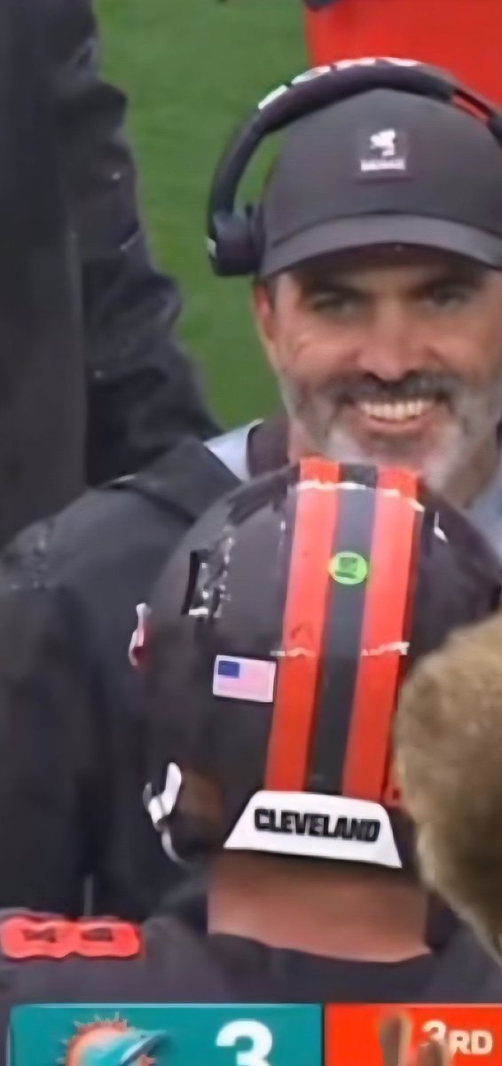 Find someone to look at you the way Kevin Stefanski looks at Dillon Gabriel lmaoooo #Browns