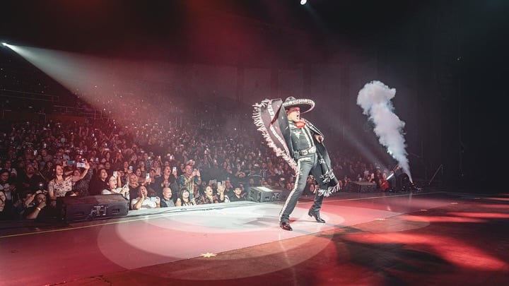 RominaRichards2's tweet image. Noche mágica en Bakersfield 🇺🇸❤
#Bakersfield #DignityHealthArena