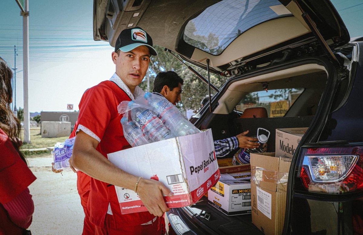 difhgo's tweet image. Gracias a la Universidad Conde de Guevara por su donativo de víveres en el aeropuerto Juan Guillermo Villasana, donde #LaFamiliaDIFH sigue preparando despensas para las familias hidalguenses. 🚍📦🙌🏻
