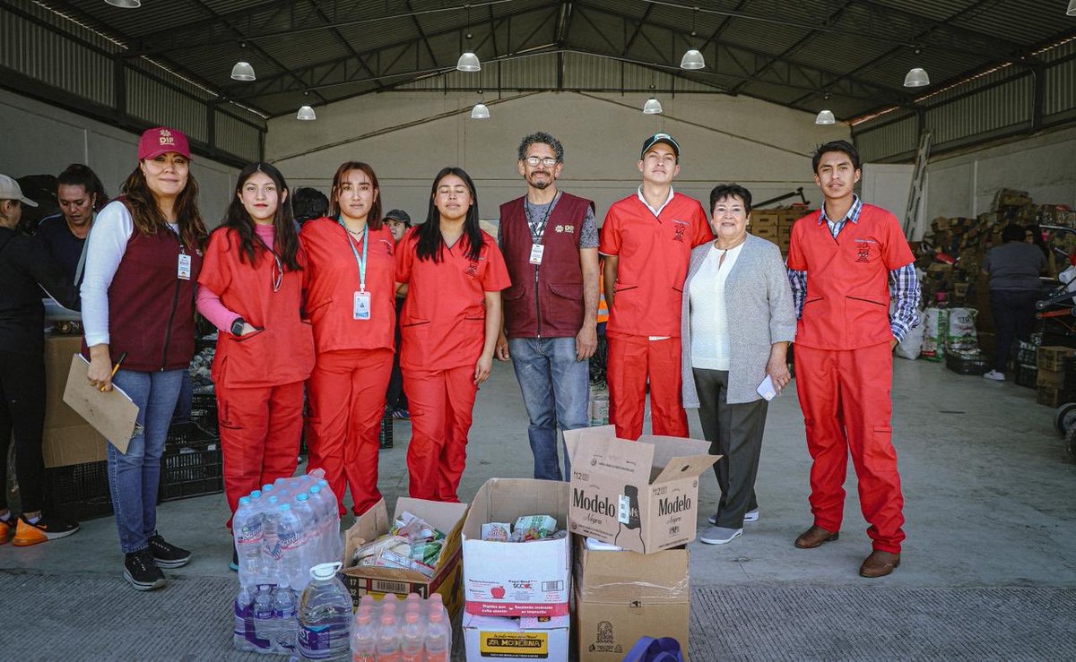 difhgo's tweet image. Gracias a la Universidad Conde de Guevara por su donativo de víveres en el aeropuerto Juan Guillermo Villasana, donde #LaFamiliaDIFH sigue preparando despensas para las familias hidalguenses. 🚍📦🙌🏻