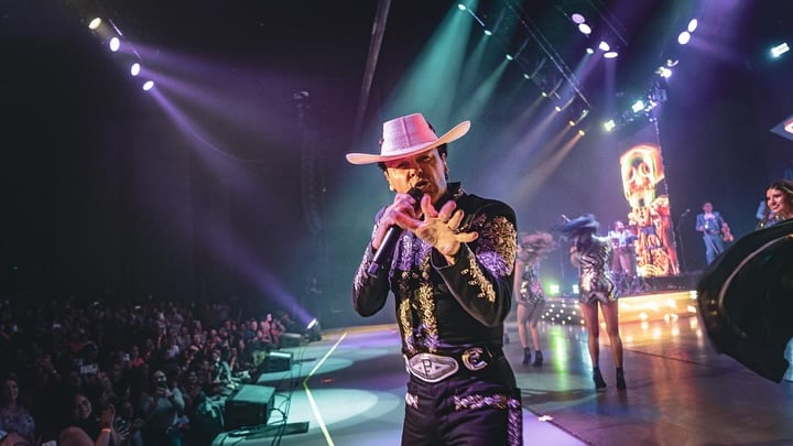 RominaRichards2's tweet image. Noche mágica en Bakersfield 🇺🇸❤
#Bakersfield #DignityHealthArena