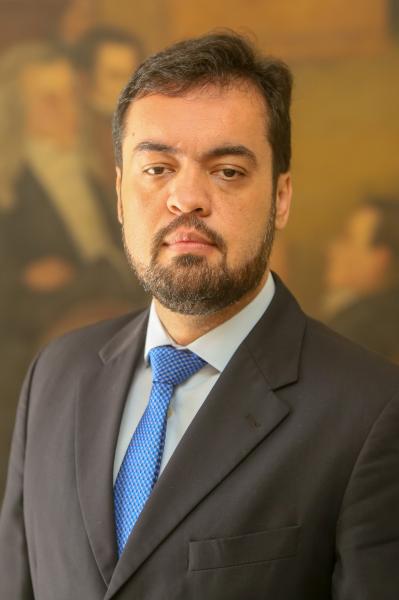 Far right Rio de Janeiro governor Claudio Castro's military police have just killed 60 people in a police operation in Penha favela. Among the dead: 12 people wanted for drug trafficking and 2 police officers. No info yet on deaths from stray bullets.