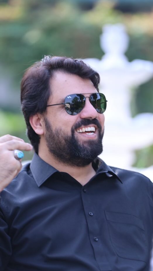 محمد مالک:  کابینہ کب اناؤنس ہو رہی ہے؟ کتنی اناؤنس ہو رہی ہے؟
شاہد خٹک: انشاءاللہ 30 تاریخ کو میرے انفارمیشن کے مطابق 30 تاریخ کے بعد کابینہ جو ہے چیز کو یا یہ مہینے 31 کا ہے اور اگر 31 نہیں ہے اس میں تو یکم کو ہو جائے گی۔انشاءاللہ۔  محمد مالک: اور کتنے لوگ ا رہے ہیں؟ 
شاہد خٹک: