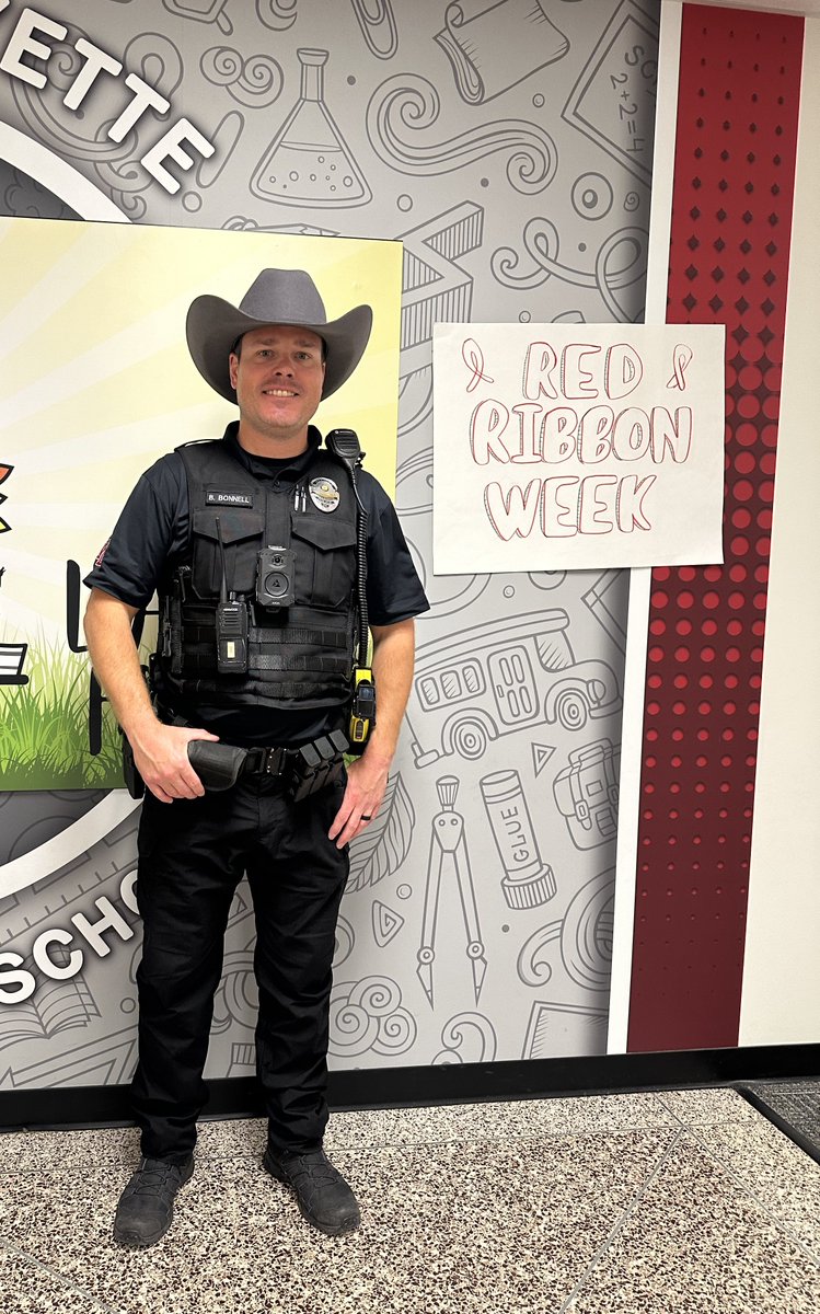 wlcscrdp's tweet image. SRO Brandon Bonnell is keepin’ the halls safe and stylin’ for Cowboy Day at West Lafayette Elementary School! Red Ribbon Week is in full swing - say “yee-haw” to making good choices and living drug-free! #RDP