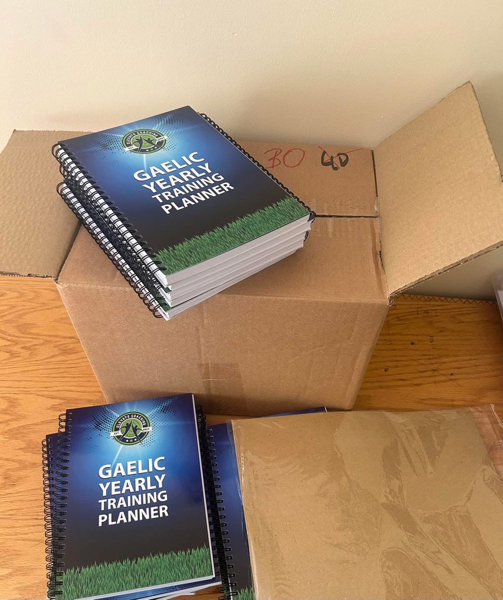 ECoaching63895's tweet image. Busy day sorting club bundle orders after their end of year reviews with all the club coaches and players📚 📝 

Great to see clubs reflecting on their performances across the year and seeing value in personal and collective reflection🔍 

#coaching #review #planners #session